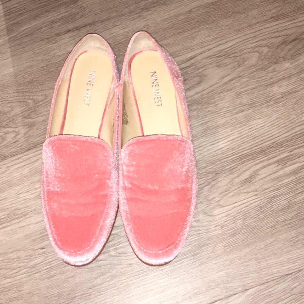 Velvet Prettiest pink Nine West loafers size 6.
